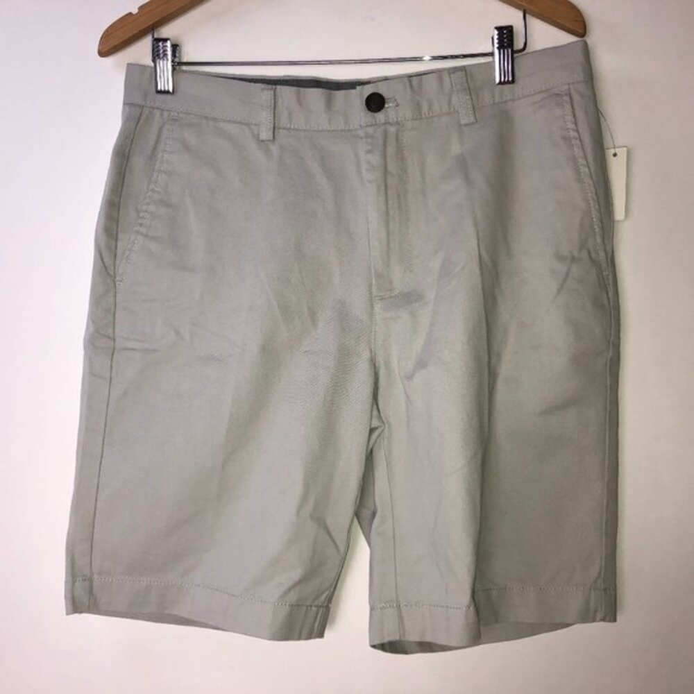 Amazon Essentials Silver/White Men's Flat Front Shorts 32 NWT Sporty‎